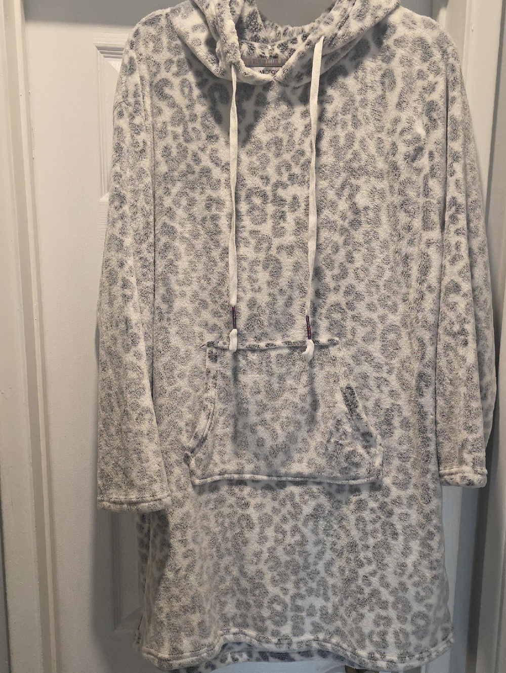 Wildfox White and Gray Plush Hoodie Robe